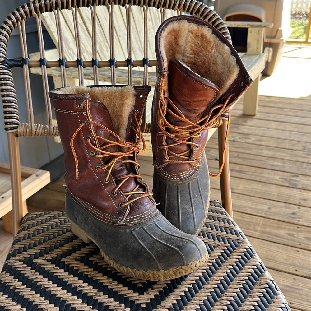 L.L.BEAN DUCK BOOTS insulated, waterproof  leather/rubber boots. 9M